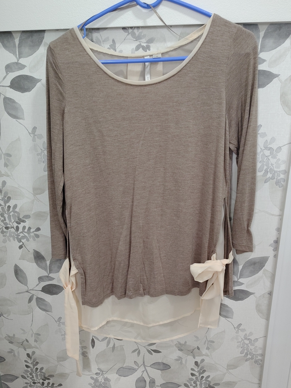 LC Lauren Conrad Taupe Long-Sleeve Tunic with Cream Side Ties